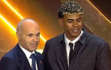 2016年中美男篮首场热身赛在斯台普斯举行＂