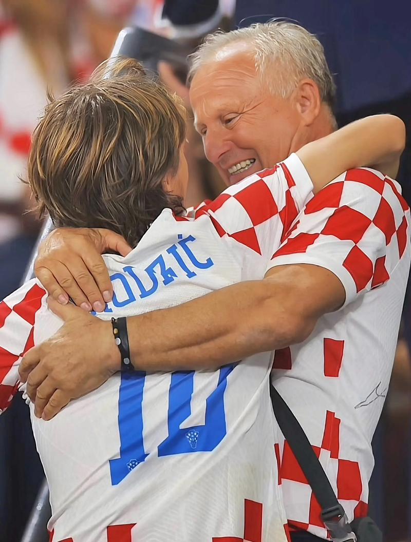 篮球男孩萧瑟 · 3小时前