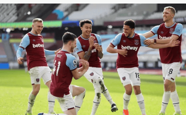 [CBA]韦瑟斯庞上篮不中 杨瀚森跟进送补扣