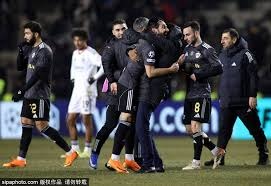 孙悦退役后与妻女定居美国，曾是NBA新星，早年受篮球启蒙，父母支持其篮球之路。